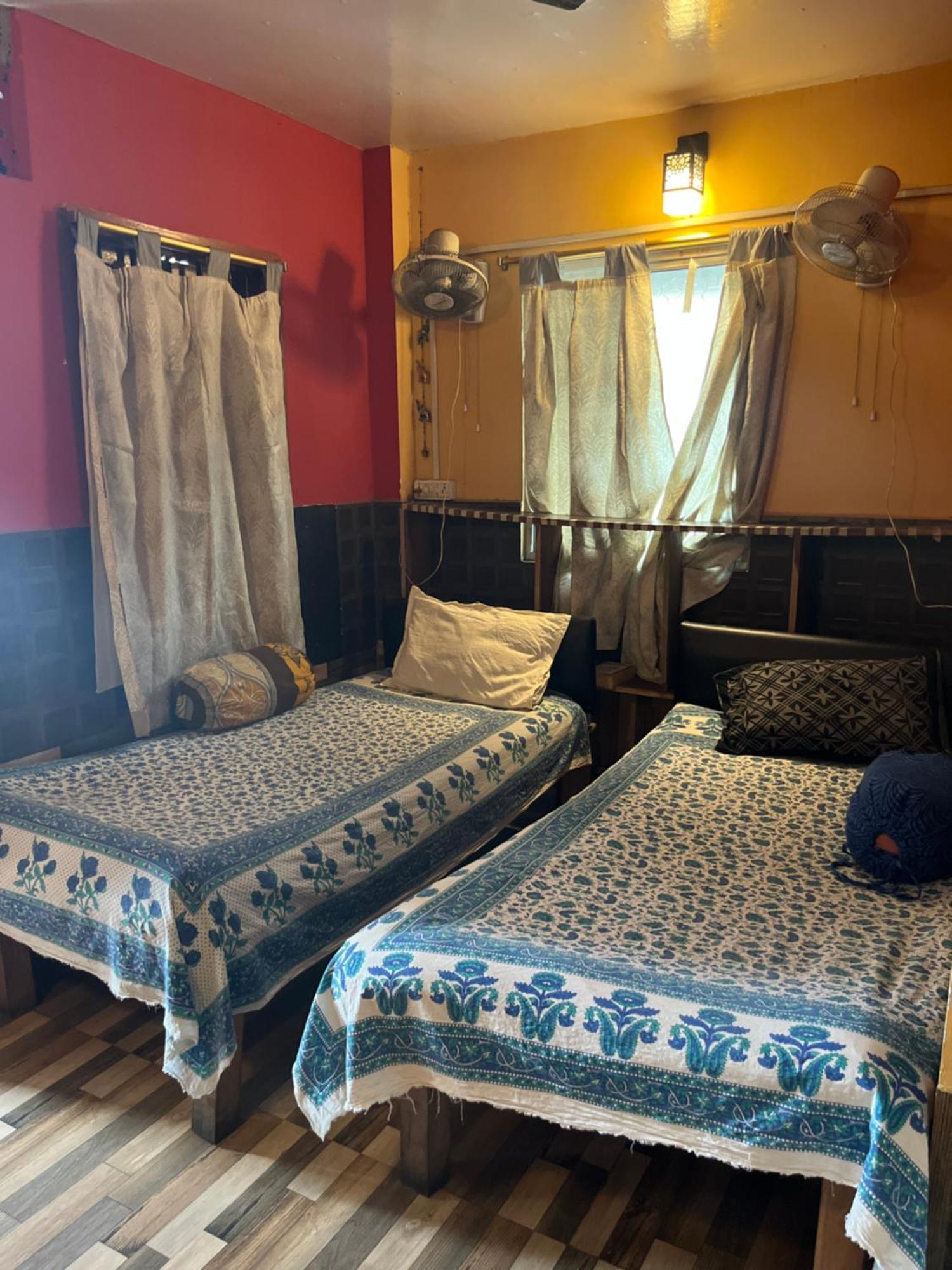 Calcutta Backpackers Homestay- For Travellers And Backpackers Экстерьер фото