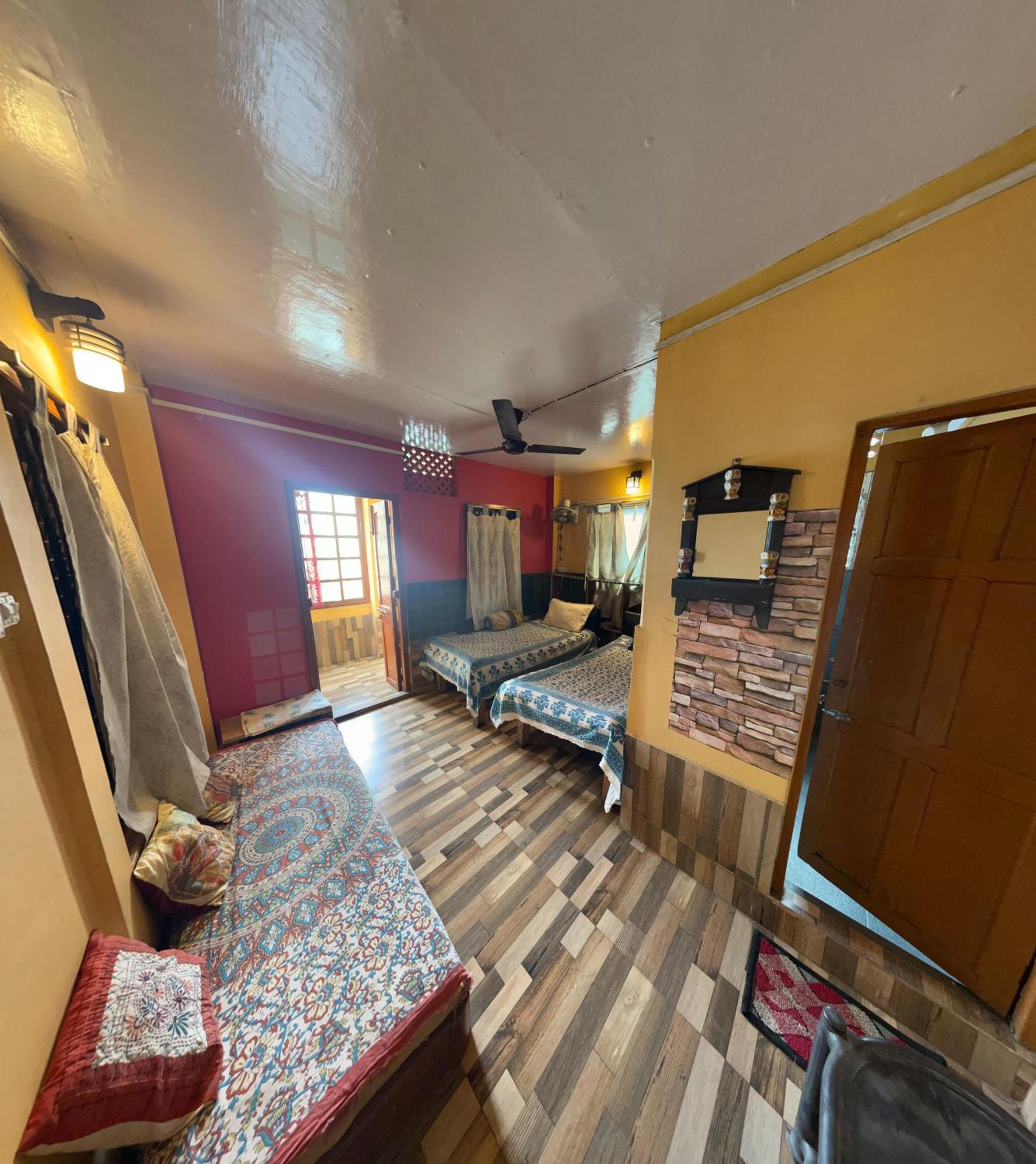 Calcutta Backpackers Homestay- For Travellers And Backpackers Экстерьер фото