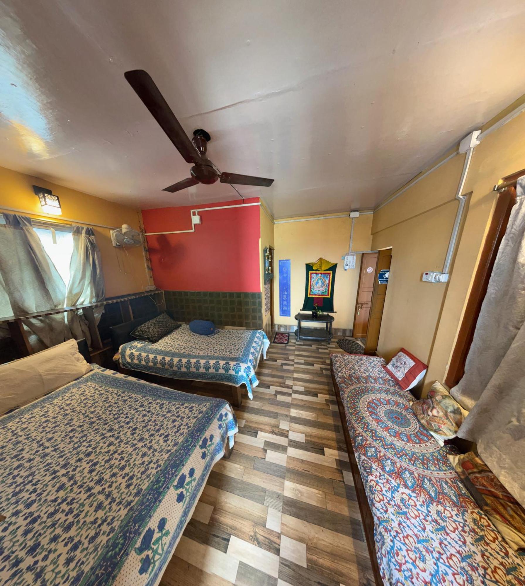 Calcutta Backpackers Homestay- For Travellers And Backpackers Экстерьер фото