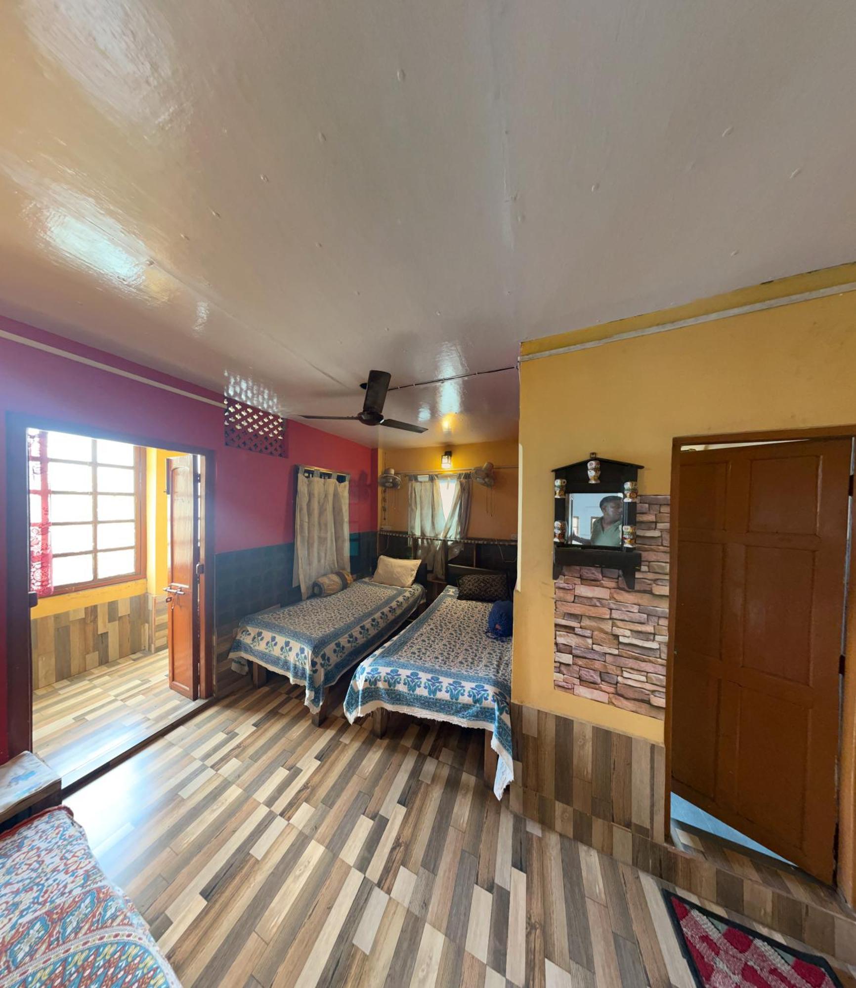 Calcutta Backpackers Homestay- For Travellers And Backpackers Экстерьер фото